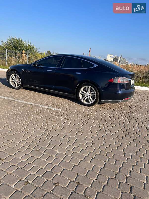 Лифтбек Tesla Model S 2013 в Львове