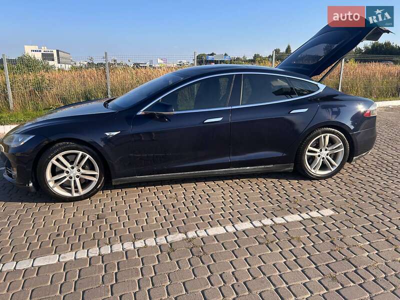 Лифтбек Tesla Model S 2013 в Львове