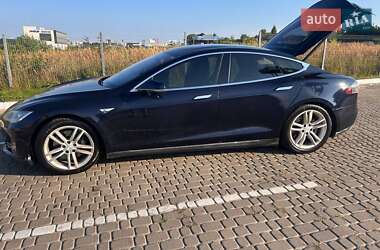 Лифтбек Tesla Model S 2013 в 