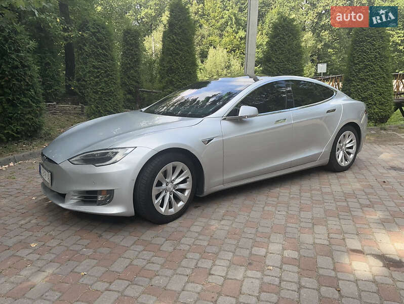 Ліфтбек Tesla Model S 2018 в Трускавці