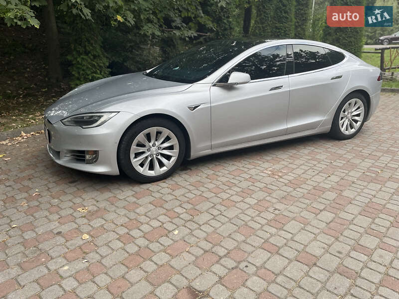 Ліфтбек Tesla Model S 2018 в Трускавці