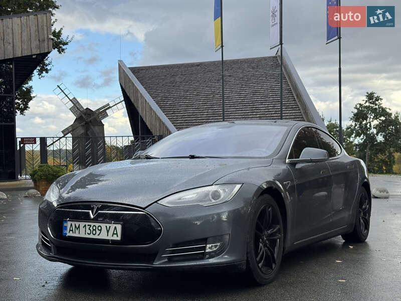 Tesla Model S 2013