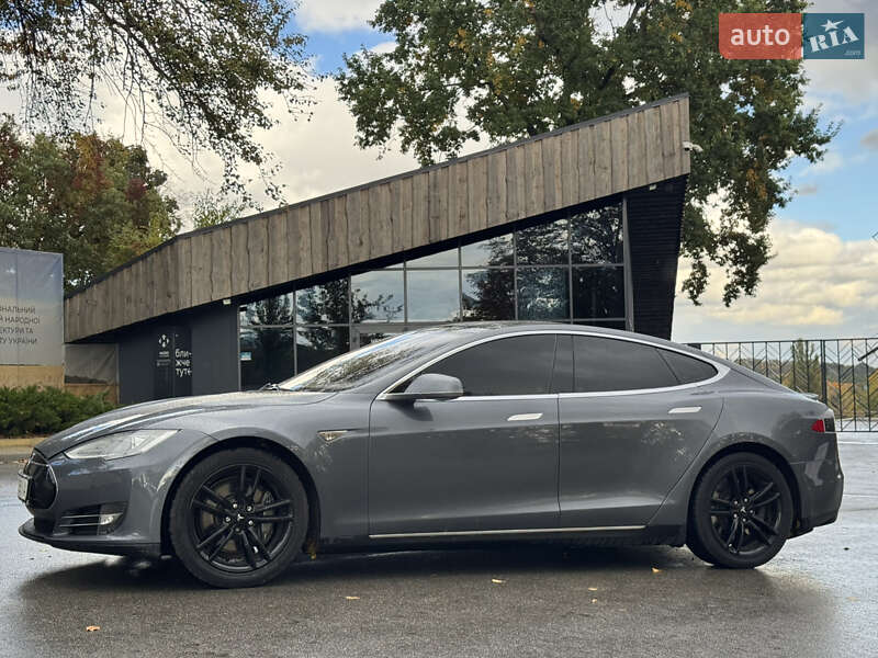 Лифтбек Tesla Model S 2013 в Киеве