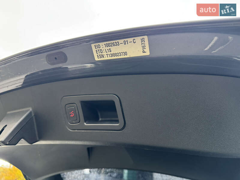 Лифтбек Tesla Model S 2013 в Киеве