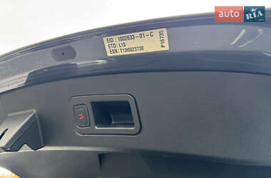 Лифтбек Tesla Model S 2013 в 