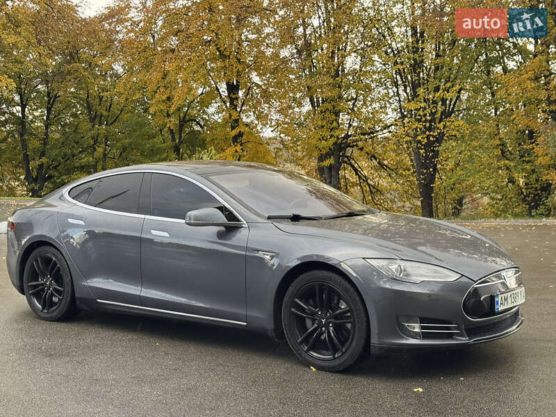 Лифтбек Tesla Model S 2013 в Киеве