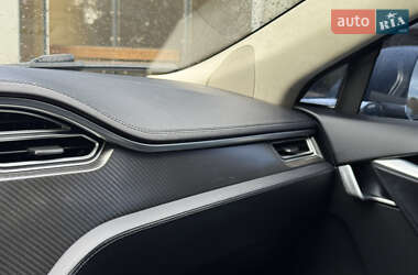 Лифтбек Tesla Model S 2013 в 