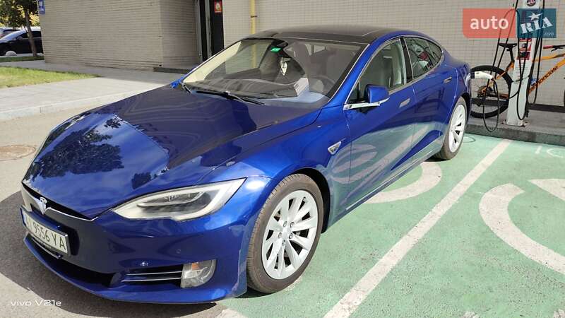 Ліфтбек Tesla Model S 2016 в Києві