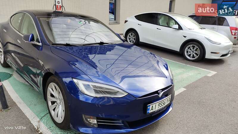 Ліфтбек Tesla Model S 2016 в Києві