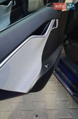 Лифтбек Tesla Model S 2016 в Киеве