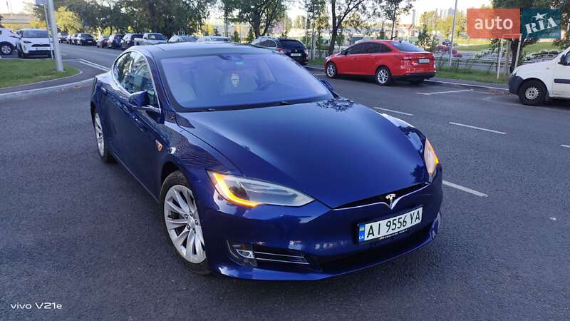 Ліфтбек Tesla Model S 2016 в Києві