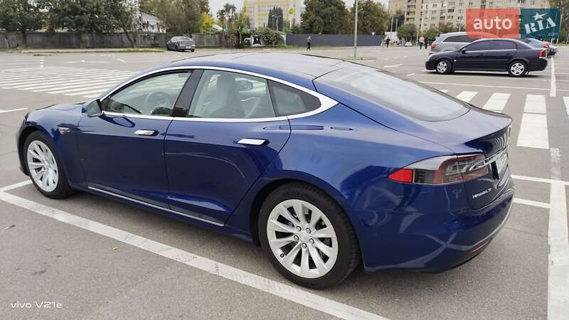 Ліфтбек Tesla Model S 2016 в Києві