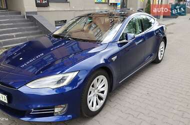 Лифтбек Tesla Model S 2016 в Киеве