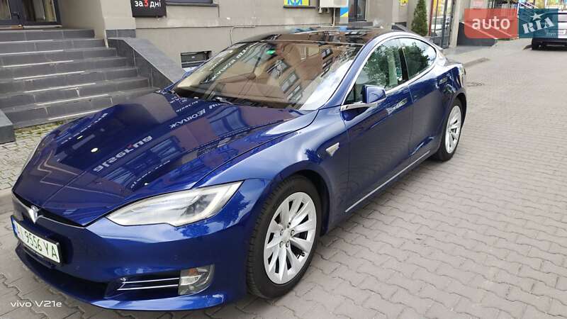 Ліфтбек Tesla Model S 2016 в Києві
