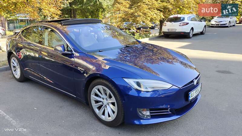 Ліфтбек Tesla Model S 2016 в Києві