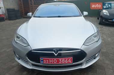 Лифтбек Tesla Model S 2015 в 