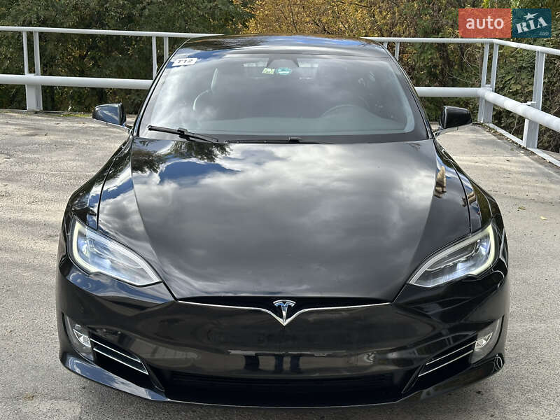 Лифтбек Tesla Model S 2018 в Киеве