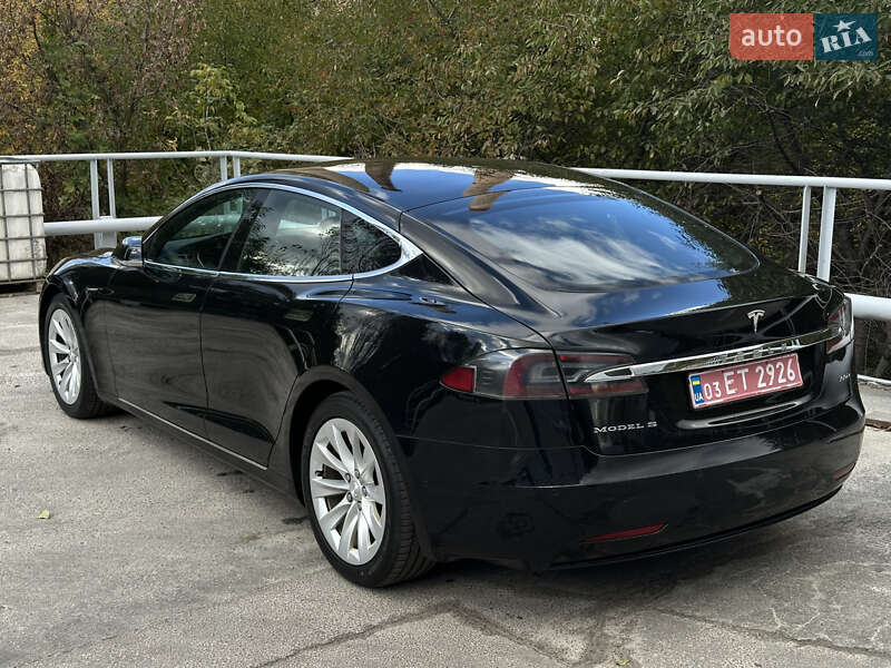 Лифтбек Tesla Model S 2018 в Киеве