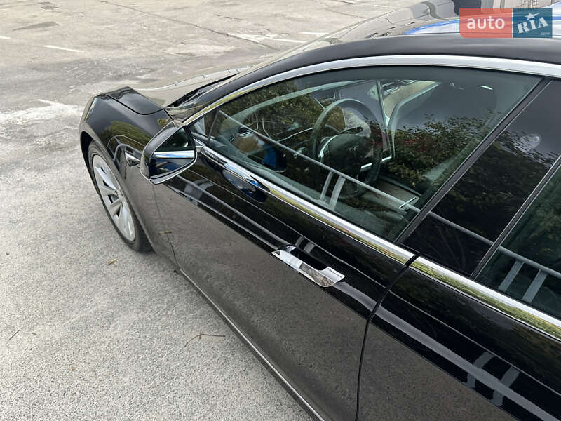 Лифтбек Tesla Model S 2018 в Киеве