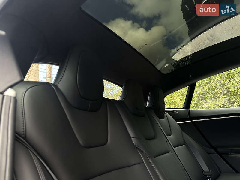 Лифтбек Tesla Model S 2018 в Киеве