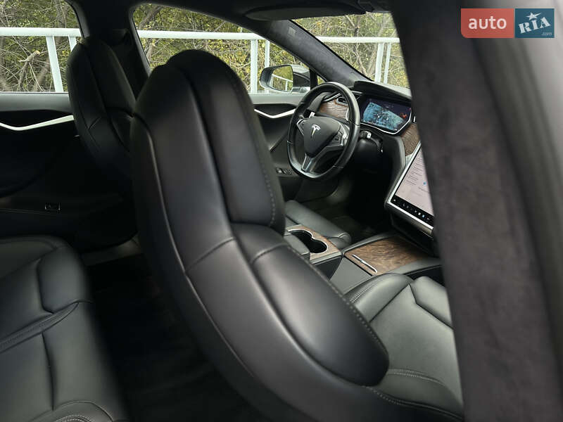 Лифтбек Tesla Model S 2018 в Киеве