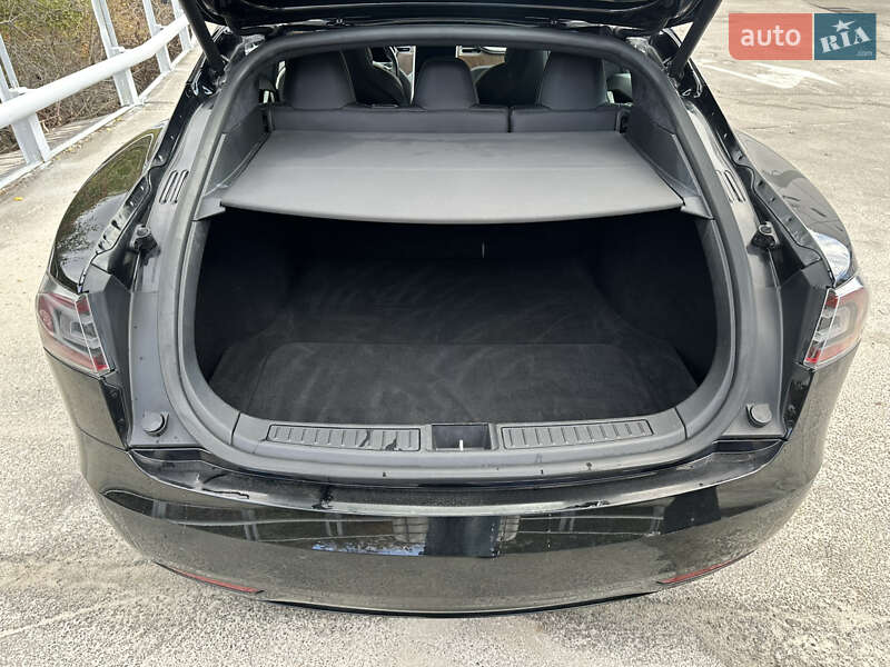 Лифтбек Tesla Model S 2018 в Киеве
