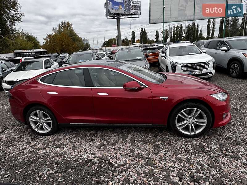 Лифтбек Tesla Model S 2015 в Киеве