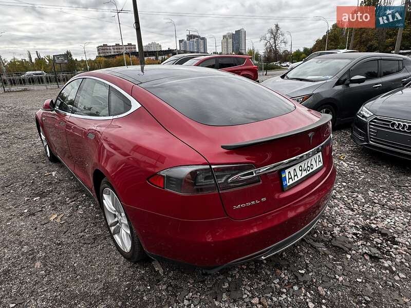 Лифтбек Tesla Model S 2015 в Киеве