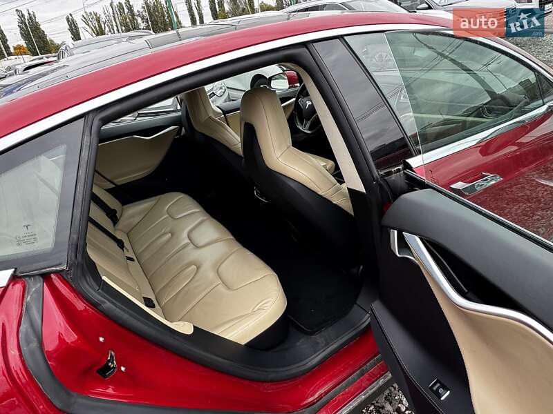 Лифтбек Tesla Model S 2015 в Киеве