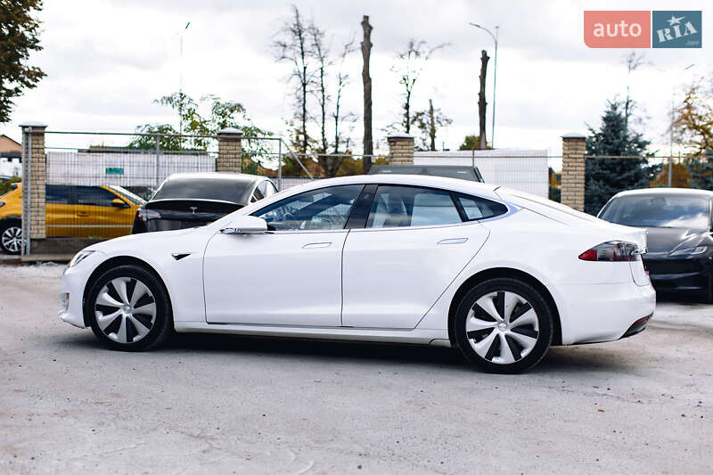 Лифтбек Tesla Model S 2020 в Виннице