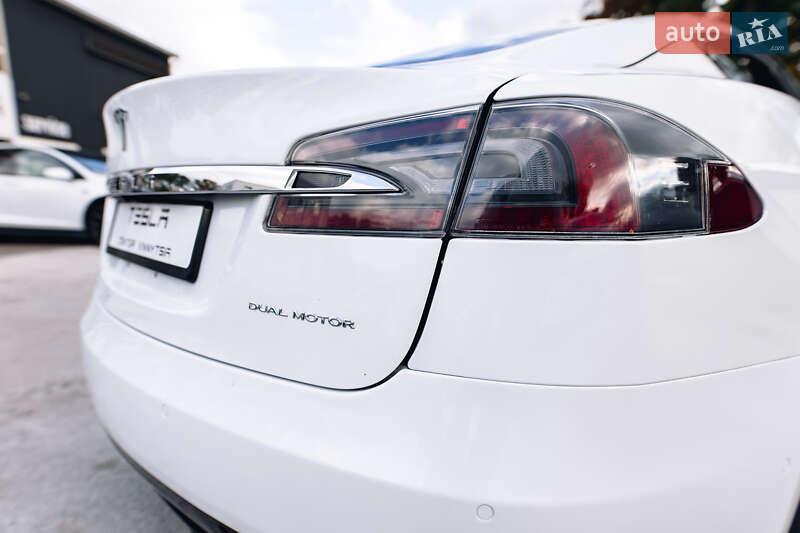Лифтбек Tesla Model S 2020 в Виннице