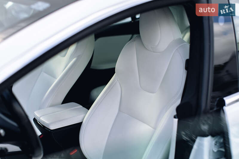 Лифтбек Tesla Model S 2020 в Виннице