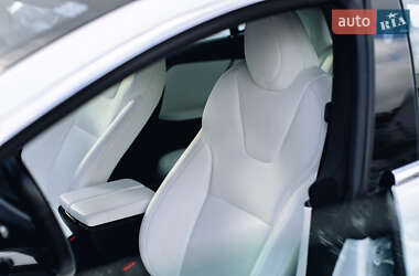 Лифтбек Tesla Model S 2020 в 