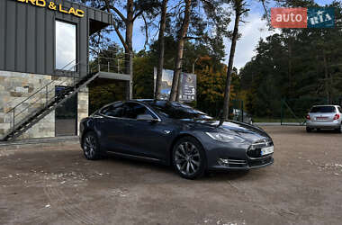 Лифтбек Tesla Model S 2015 в 