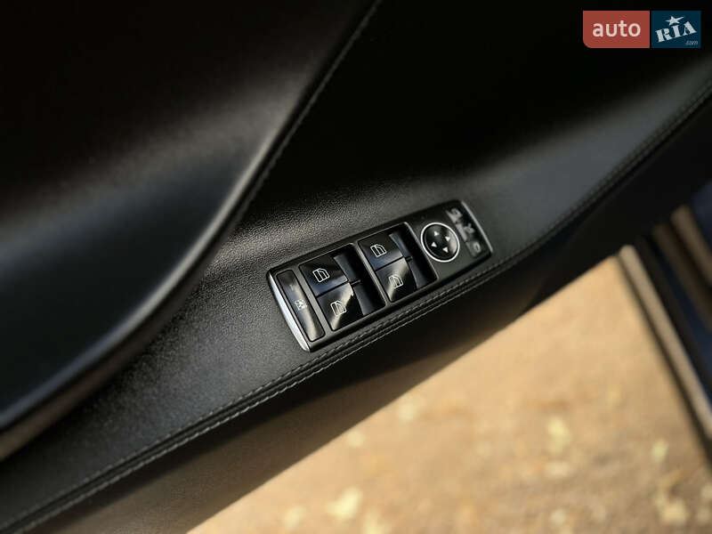 Лифтбек Tesla Model S 2015 в Ровно фото 30 Лифтбек Tesla Model S 2015 в Ровно