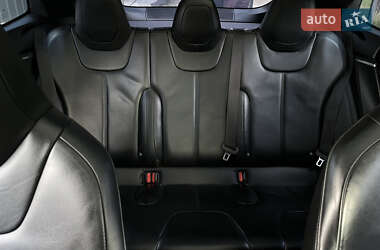 Лифтбек Tesla Model S 2015 в 