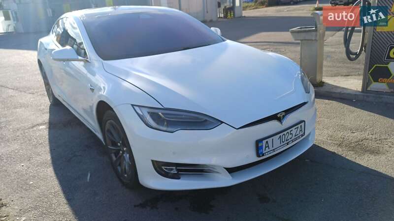 Tesla Model S 2020