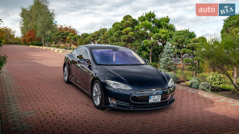 Ліфтбек Tesla Model S 2013 в Чернівцях