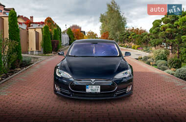 Лифтбек Tesla Model S 2013 в 