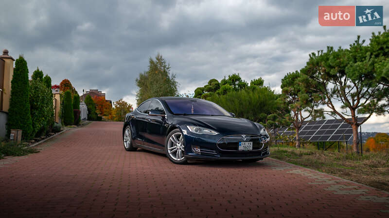 Ліфтбек Tesla Model S 2013 в Чернівцях