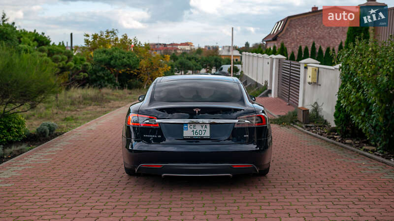 Ліфтбек Tesla Model S 2013 в Чернівцях