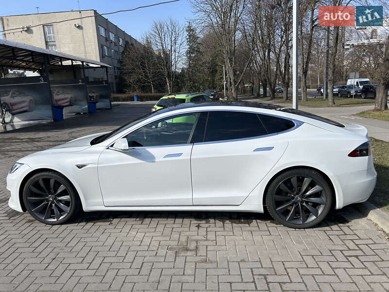 Ліфтбек Tesla Model S 2016 в Львові