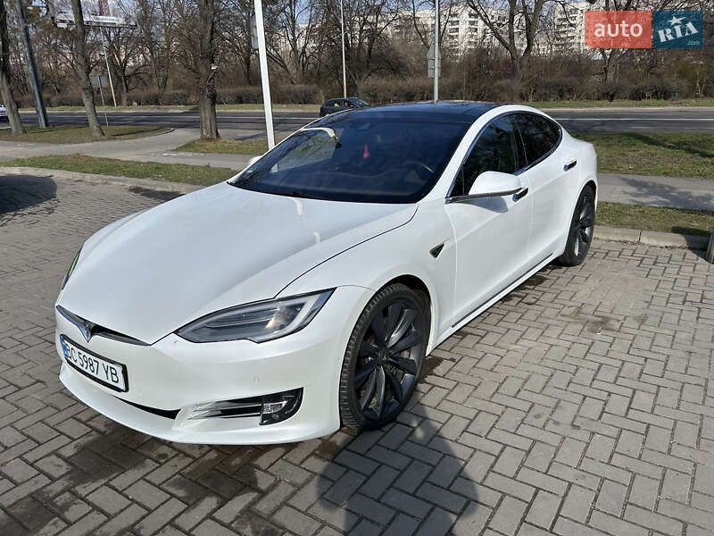 Ліфтбек Tesla Model S 2016 в Львові