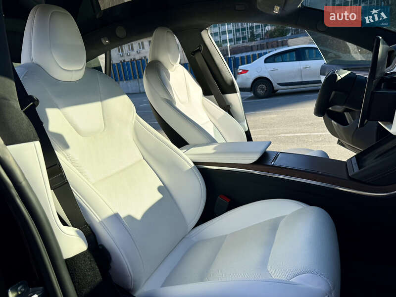 Лифтбек Tesla Model S 2022 в Киеве