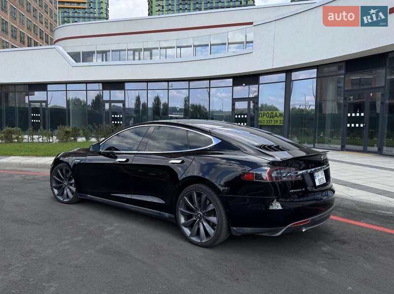 Tesla Model S 2013
