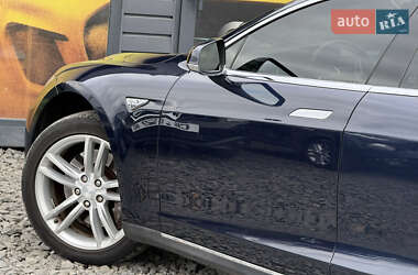 Лифтбек Tesla Model S 2013 в 