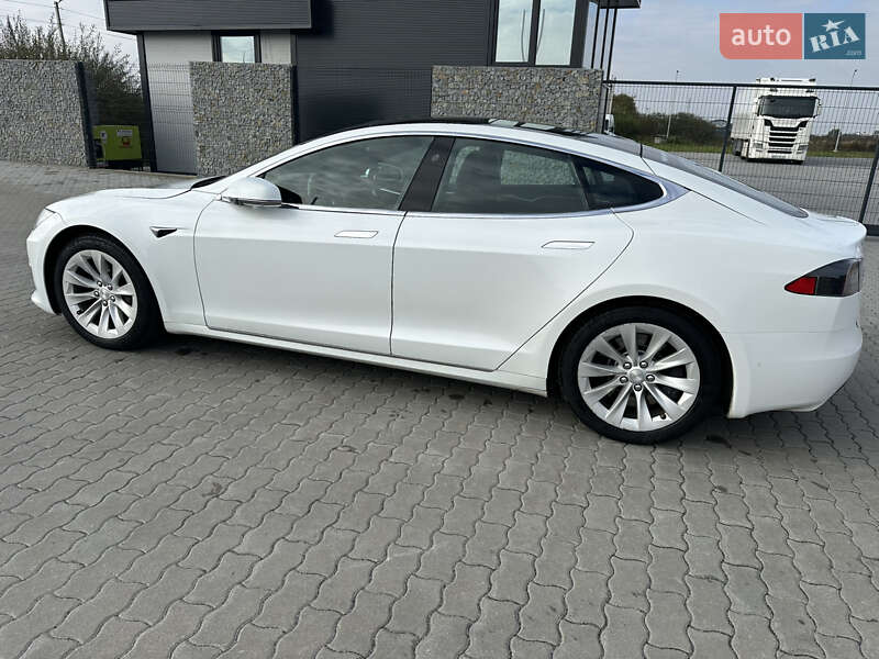 Ліфтбек Tesla Model S 2018 в Львові