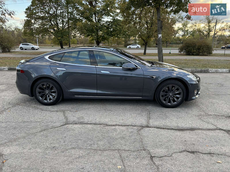 Ліфтбек Tesla Model S 2020 в Запоріжжі
