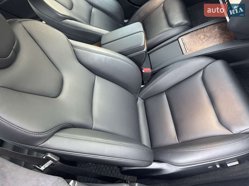 Ліфтбек Tesla Model S 2020 в Запоріжжі