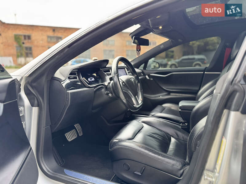Ліфтбек Tesla Model S 2016 в Житомирі